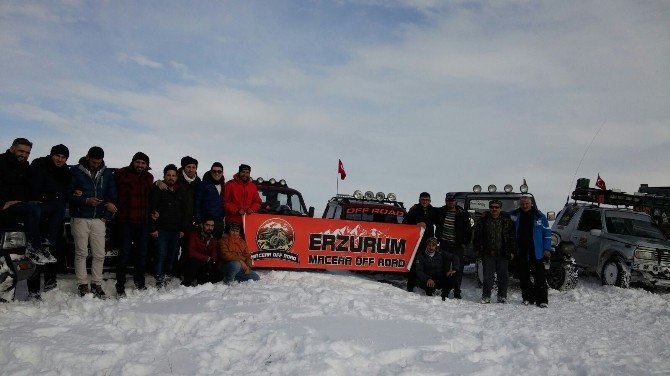 Erzurum’da Kar Üzerinde Lastik Raftingi