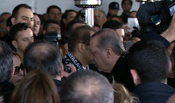 Erdoğan, Koç'un cenazesi için camiye geldi