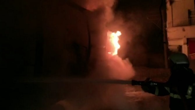 Nusaybin'de patlama: 1 TIR yandı, ev ve iş yerleri zarar gördü