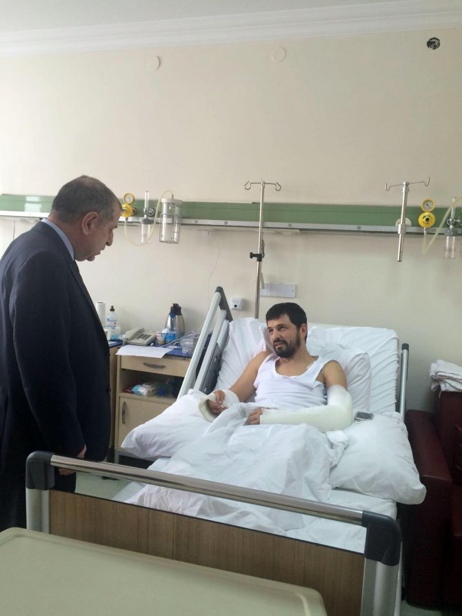 Ümit Özdağ, yaralı asker ve polisleri ziyaret etti