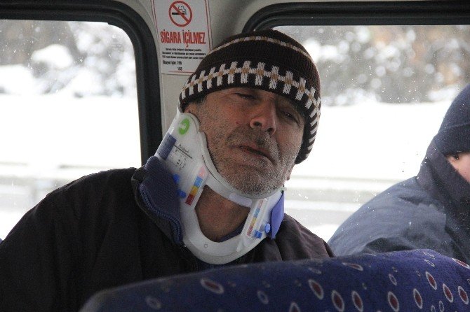 Buzda Kayan Dolmuş Kaza Yaptı: 1’i Polis 5 Yaralı