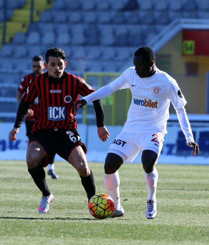 Gençlerbirliği: 0 - Antalyaspor: 0 (İlk yarı)