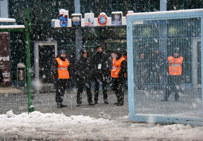 Kar yağışı Trabzonspor - Beşiktaş maçını vurabilir