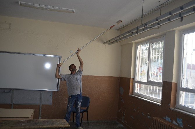 Turgutlu’daki Okullar Belediye İle Rengarenk
