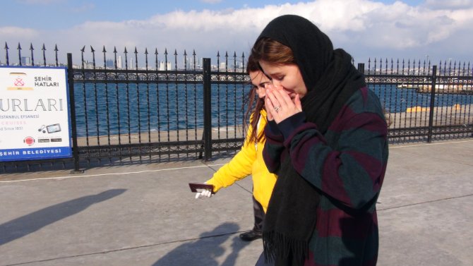 Selfie çekmeye çalışan kadın turist denize düştü