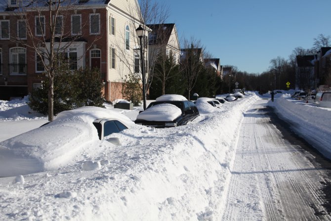 Washington'da rekor kar yağışının ardından temizlik çalışmaları başladı
