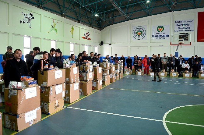 Malatya Büyükşehir Belediyesi’nden Amatör Spor Kulüplerine Malzeme Yardımı
