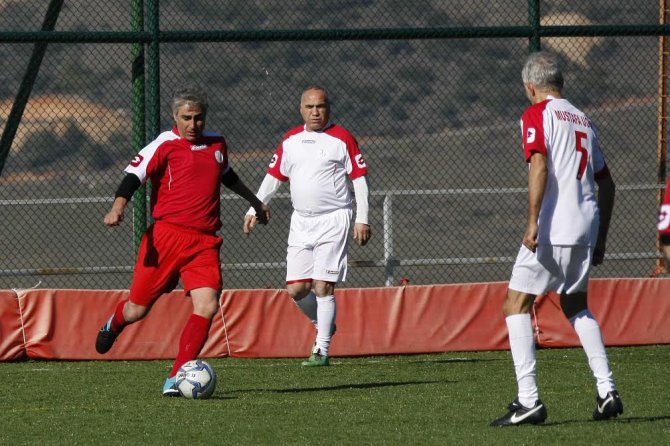 Efsaneler Metin Oktay Futbol Turnuvası'nda buluştu