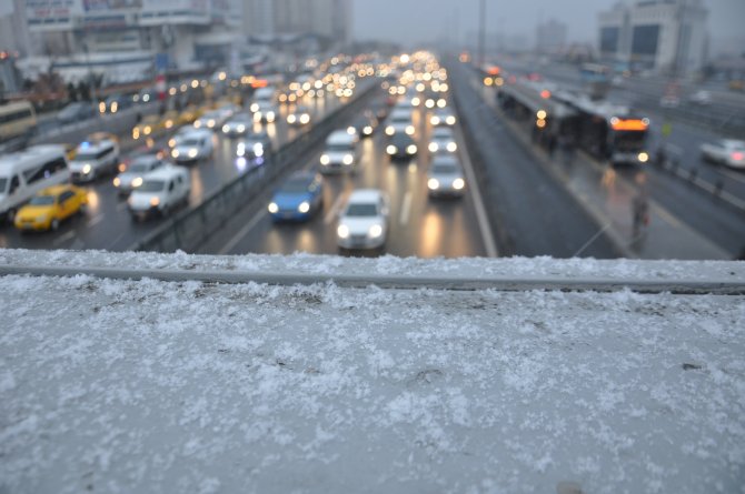 İstanbul’da kar etkili oluyor