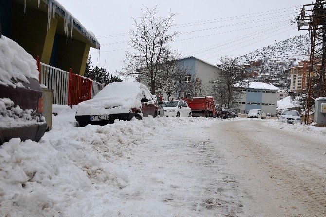 Gümüşhane Belediyesi Karla Mücadeleyi 80 Kişilik Kar Timi İle Yapıyor
