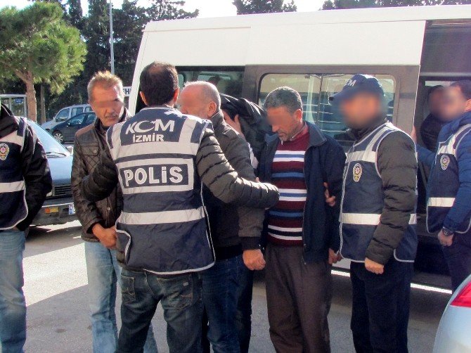 İzmir’de İnsan Kaçakçılarına Operasyon