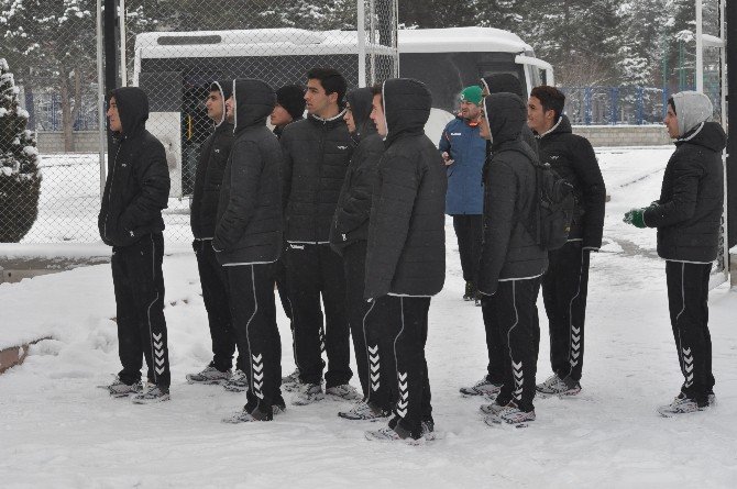 Torku Konyaspor U-19 Takımı Maç Oynayamadan Geri Döndü