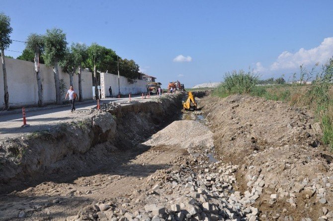 Nazilli’de Kurutma Kanalının Temizliği Ve Menfez Çalışması Tamamlandı