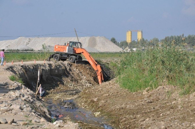 Nazilli’de Kurutma Kanalının Temizliği Ve Menfez Çalışması Tamamlandı