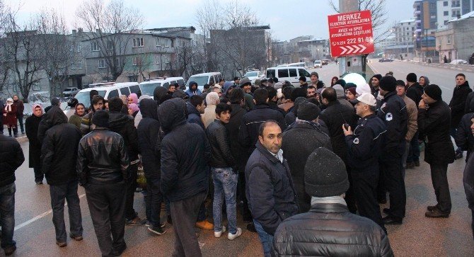 Bursa’da Vatandaşlar Saatlerce Yol Kapattı