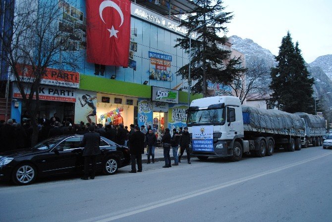 AK Parti Amasya Teşkilatından Bayır Bucak Türkmenlerine 2 Tır Yardım