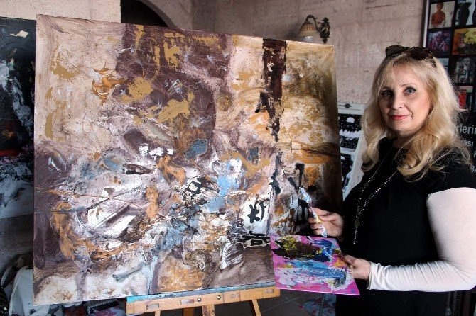 Kapadokya Sanat Kampına Katılan Rus Ressam: "Türkiye’yi Çok Seviyorum"