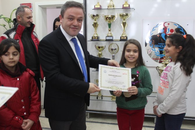 Ağrılı yüzücülerin başarısı