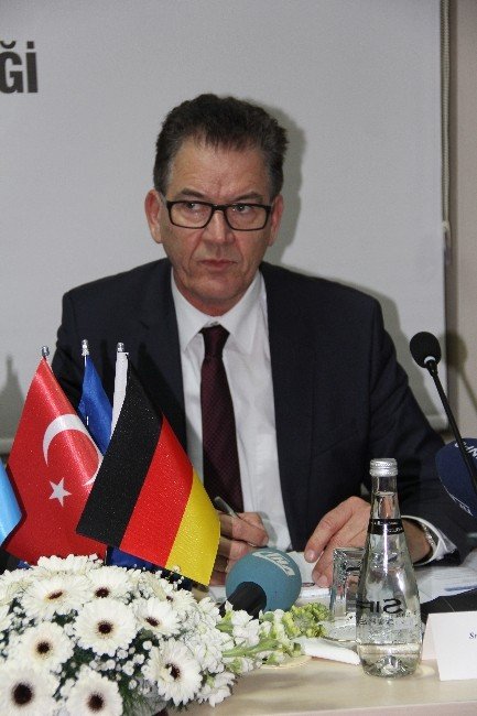 Alman Bakan Muller: “Suriye İçin Görev Üstlenmek İstemeyen Devletler Türkiye’yi Örnek Alsın”