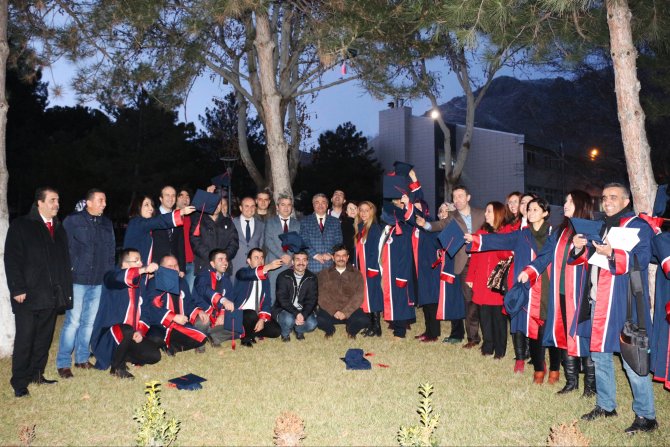 Amasya UZEM, yüksek lisansta 3’üncü dönem mezunlarını verdi