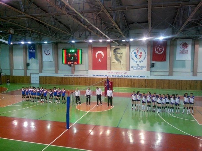 Anadolu Yıldızlar Ligi Voleybol Müsabakalarında Nevşehir Çeyrek Finale Yükseldi