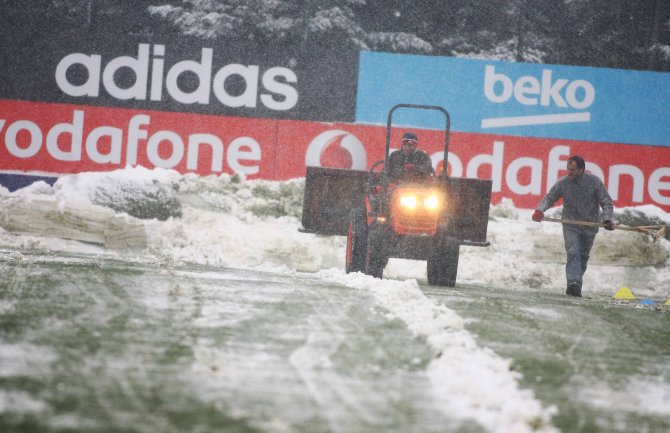 Beşiktaş'ın antrenmanı da kar engeline takıldı
