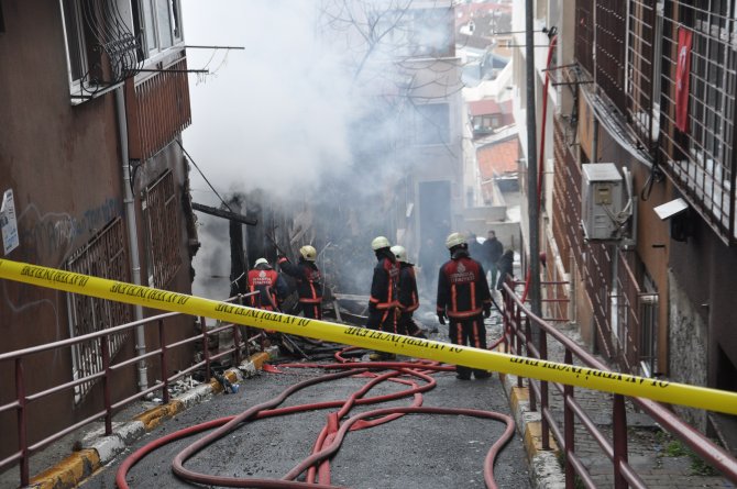 Metruk bina yangını çevreye sıçradı, mahalleli isyan etti