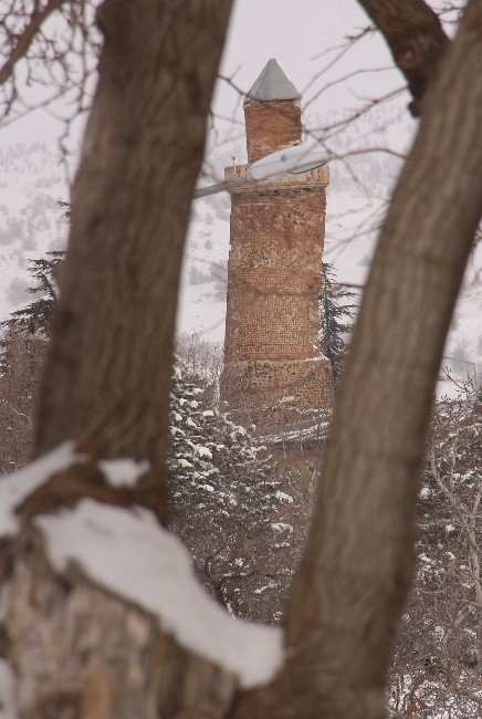 Elazığ’da Kar Nedeniyle 309 Köye Ulaşım Sağlanamıyor