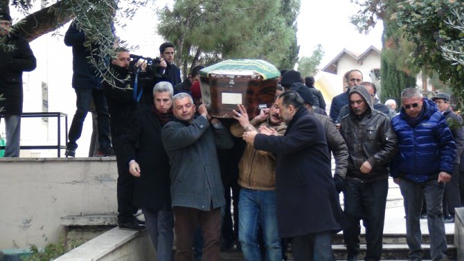 Ünlü besteci Ergüder Yoldaş, Urla Zeytinalanı'nda defnedildi