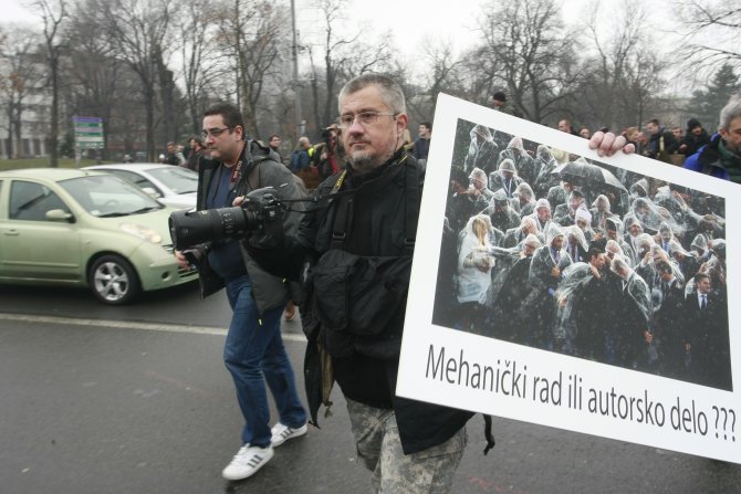 Sırbistan'da fotomuhabirleri telif hakları tasarısını protesto etti