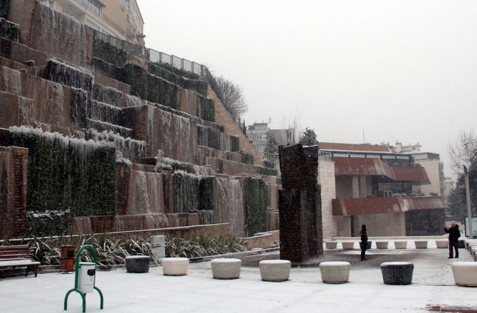 Kar ve soğuk havanın etkili olduğu Bursa buz kesti