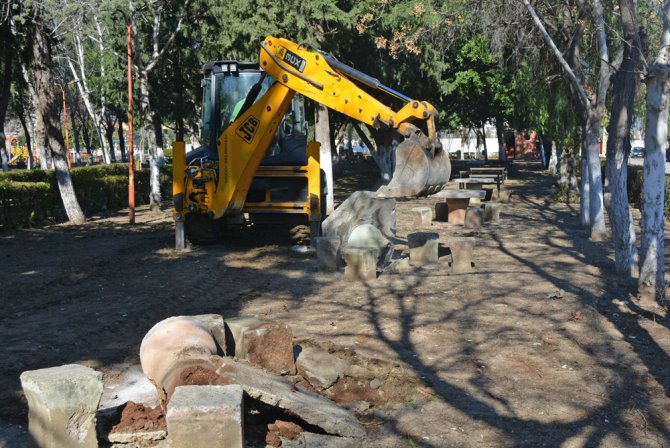 Kozan'daki 25 yıllık park yenileniyor