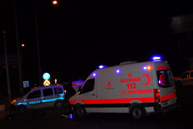 Kalp krizi geçiren hastayı taşıyan ambulans kaza yaptı