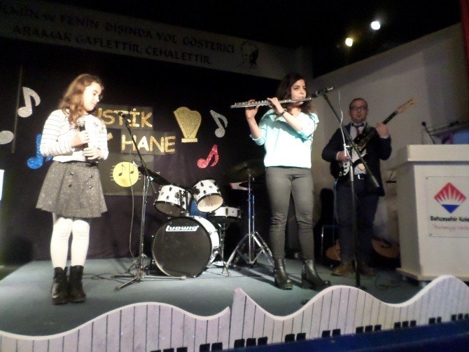 Bahçeşehir’de Akustik Sahne Performansları