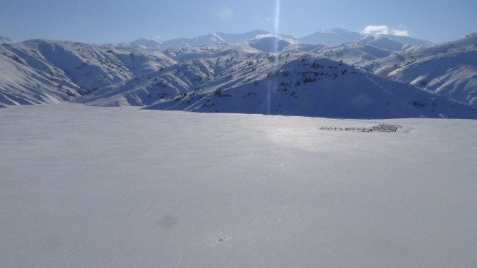 Erzincan Baraj Gölü Buz Tuttu