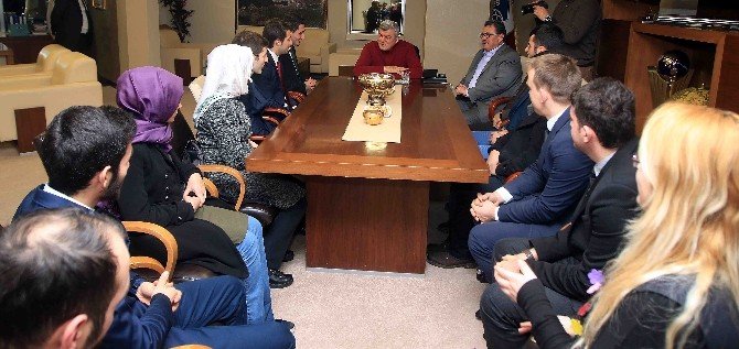 Başkan Karaosmanoğlu, Kent Konseyi Gençleriyle Bir Araya Geldi