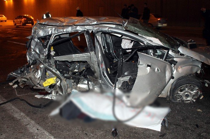 Karşı Şeride Geçen Otomobil Yolcu Minibüsüyle Çarpıştı: 3 Ölü