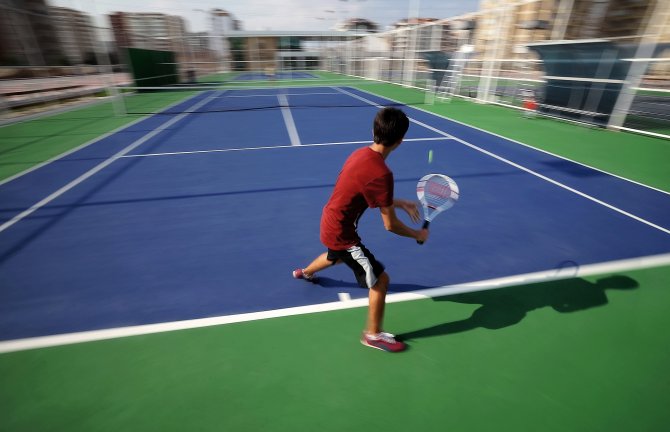 Selçuklu Belediyesi'nin kapalı ve açık 6 tenis kortu hizmete girdi