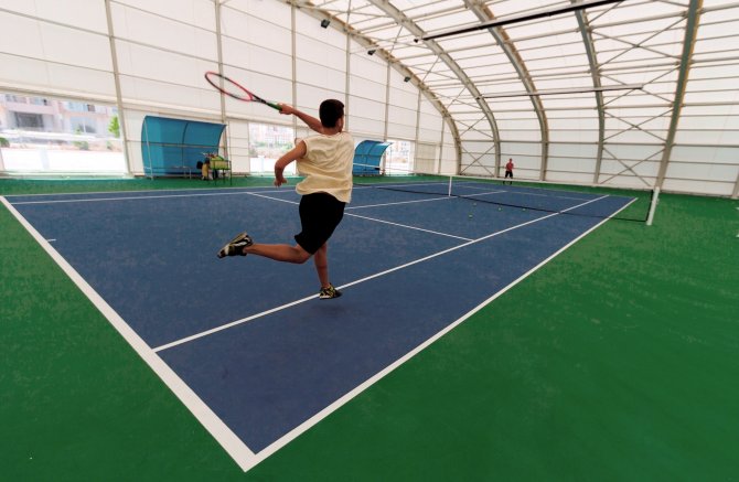 Selçuklu Belediyesi'nin kapalı ve açık 6 tenis kortu hizmete girdi