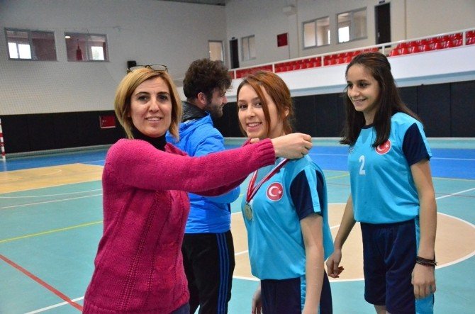 Okullararası Futsal Kız Ve Erkek Grup Müsabakaları Adana’da Tamamlandı