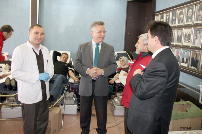 Belediye personelinden Kızılay’a kan bağışı