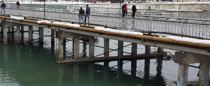 Alaplı’daki 55 Yıllık Köprü Tehlike Saçıyor