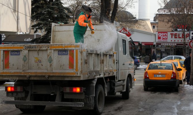 Çankaya Belediyesi'nden 620 işçiyle karla mücadele