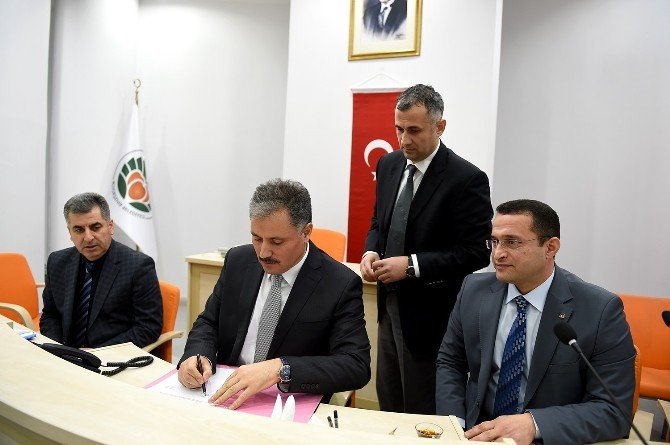 Büyükşehir Belediyesinde Toplu İş Sözleşmesi İmzalandı