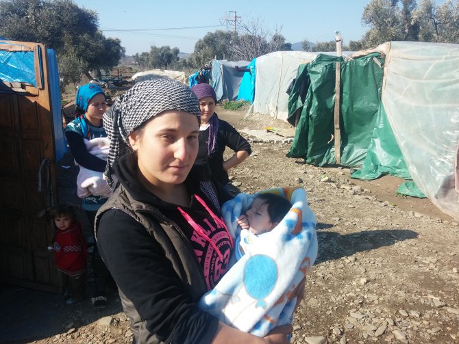 Yaklaşık 2 bin Suriyeli naylon çadırlarda yaşam savaşı veriyor