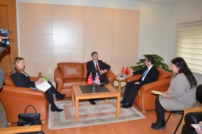 İngiltere’nin Ankara Büyükelçisi Richard Moore, Kayseri Valisi Orhan Düzgün’ü Ziyaret Etti