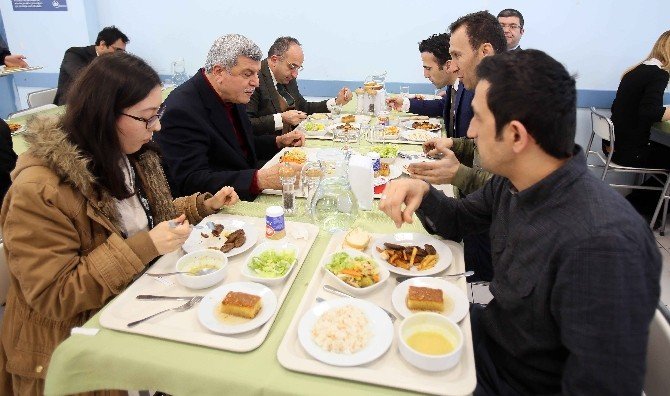 Başkan Karaosmanoğlu, İşçilerle Yemekte Buluştu
