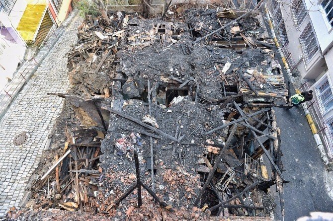 Başkan Demircan, Yangından Zarar Gören Mahalleliyi Yalnız Bırakmadı