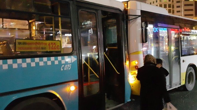 Mecidiyeköy Meydanında İki Yolcu Otobüsü Çarpıştı
