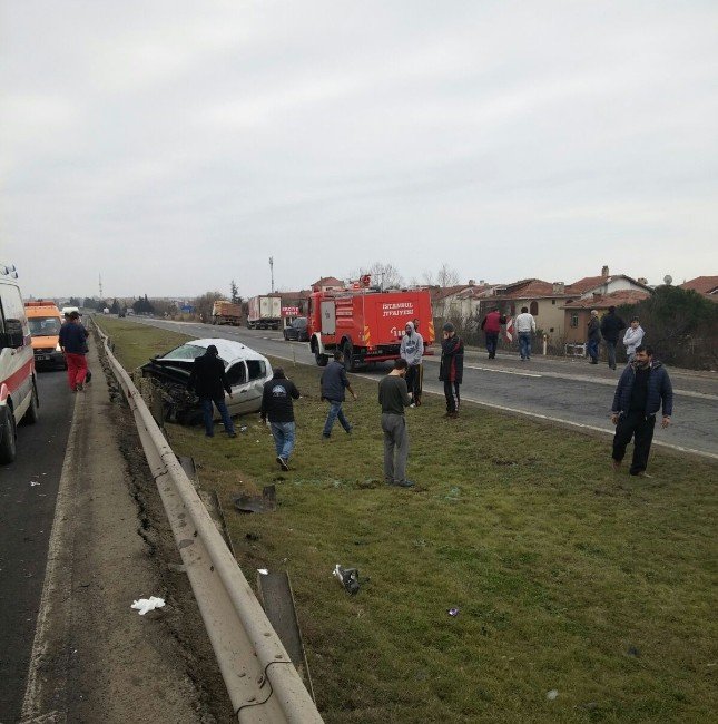 Bariyerlere Çarpan Otomobil Yoldan Çıktı: 1 Yaralı